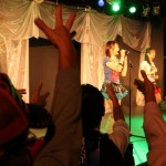 アイドルの熱唱にファンはスタンディングで声援。写真はMarry Doll（『LIVE IDOL IN TOKYO TOWER!!!』）