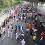 約17万人の応募から抽選で選ばれた2万9,163人がなにわ路を走った。スタート地点の大阪城をはじめ、道頓堀、御堂筋、中之島公会堂、京セラドーム大阪、通天閣など､大阪の名所をめぐるコース