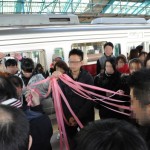 片瀬江ノ島駅の構内で、車両別に最初のマッチングが行われた