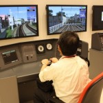 最新の自動列車制御装置やモニターを使って運転士気分が味わえる小型運転体験シミュレータ