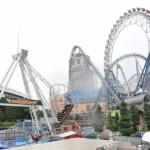 「東京ドームシティ アトラクションズ」は、雨にも関わらず今日も来園者の歓声が響く