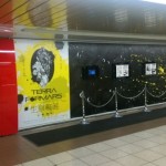 壁面活用のイベント～新宿駅地下通路で人気マンガの「ここでしか読めない作品公開」と原画展　他～
