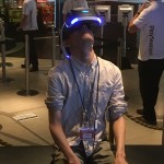 VRはヘッドセットを用いて体験できる